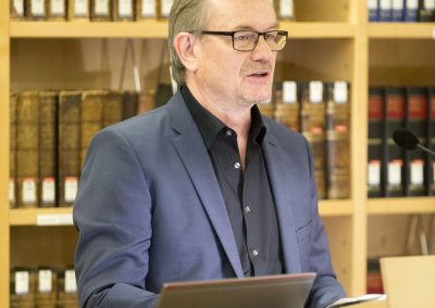 Hannes Möller bei der Einführung in die Ausstellung