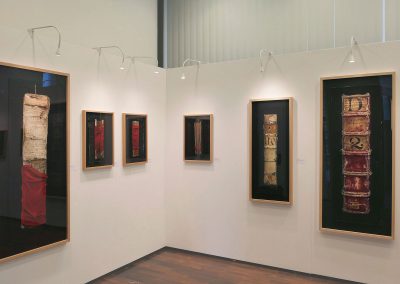 Ausstellungsansicht mit "Solitaire XII" (l. - Hildesheim) und "Solitaire X" (Gutenbergmuseum Mainz)
